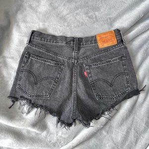 Levi’s 501 shorts size 25